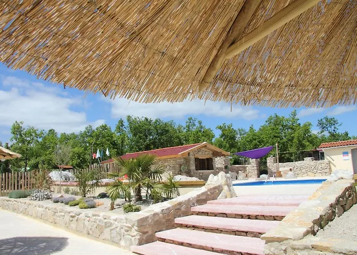 Holidays - Les 3 Cantons ラグジュアリーテント サン・タントナン